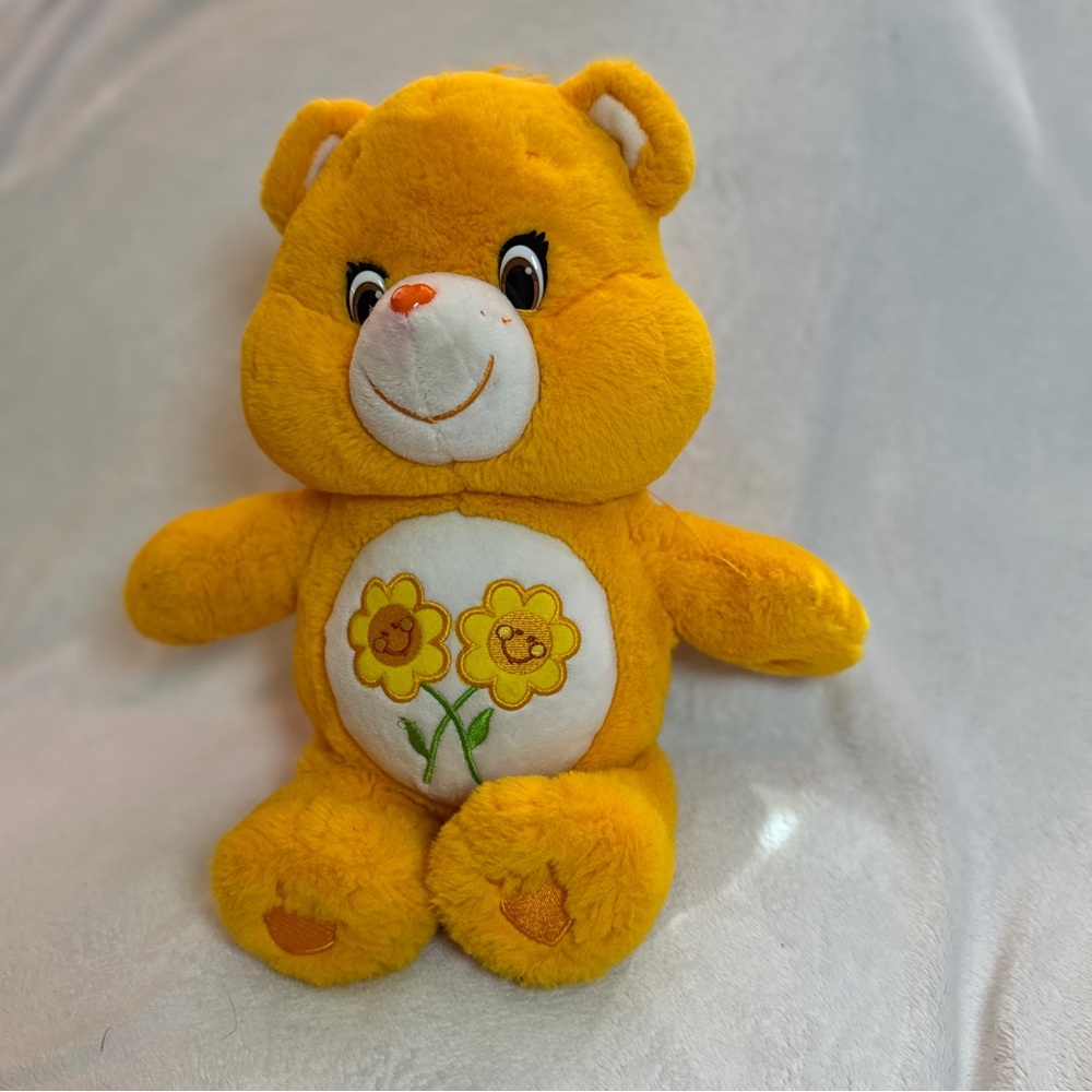 2015 Just Play Care Bears Yellow Sunflower Smile Yellow Daisy 8.5 inches